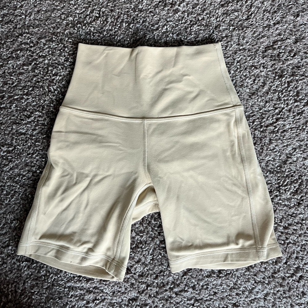 Lululemon Align High Rise shorts 6” Prosecco